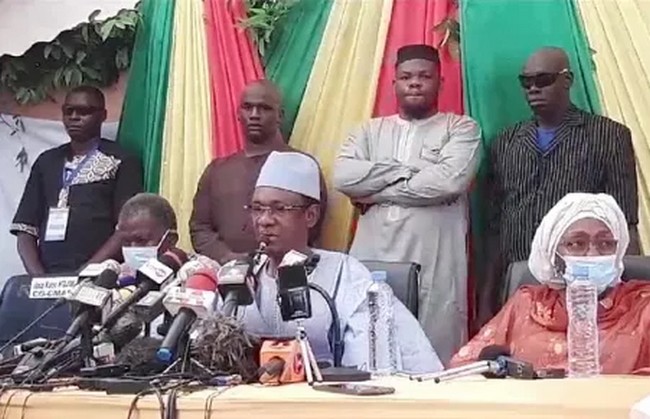 Dr. Choguel Kokalla Maïga face aux jeunes du M5-RFP : « Il ne faut mettre personne de côté »