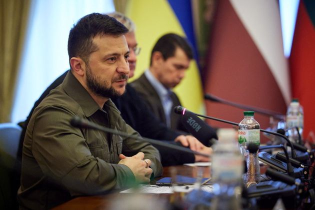 Guerre en Ukraine : qu’est-ce que la “neutralité” proposée par Zelensky?