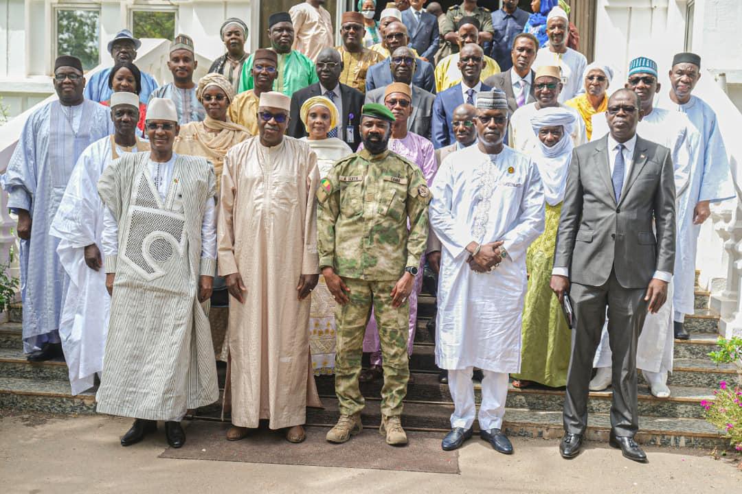 Rédaction d’une nouvelle constitution : la Commission à l’écoute de la société civile